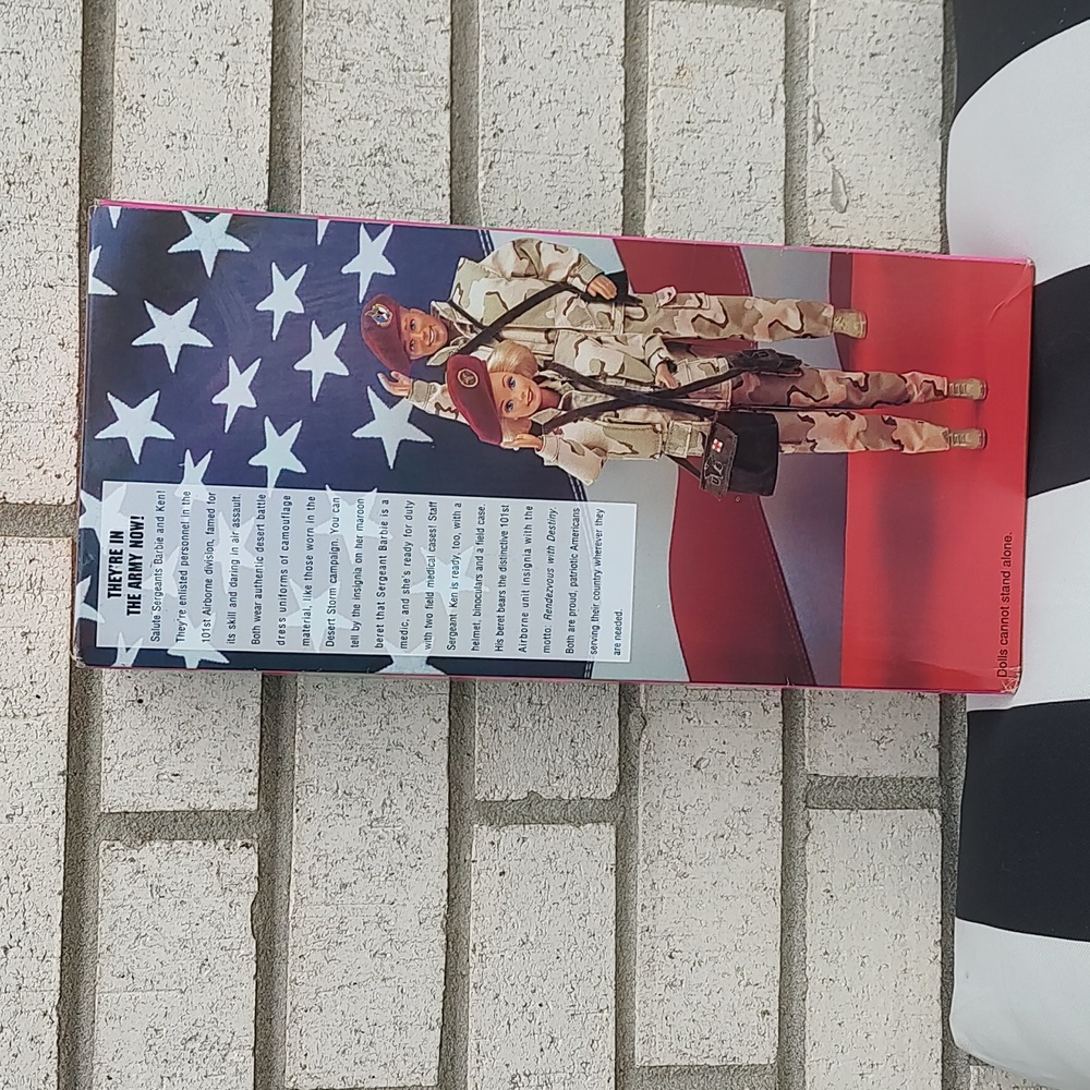 1992 Army Barbie - Picture 4 of 11
